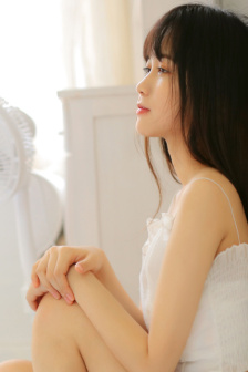 年轻漂亮的女邻居5